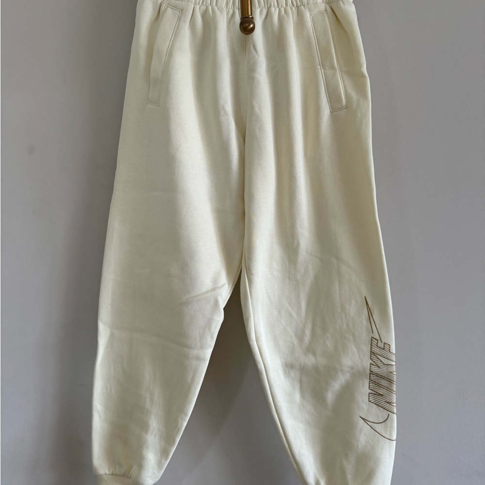 Nike Cream Sweatpants Relaxed Fit Joggers